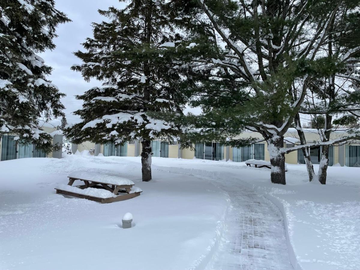Ambassador Motel Sault Ste. Marie Exterior photo