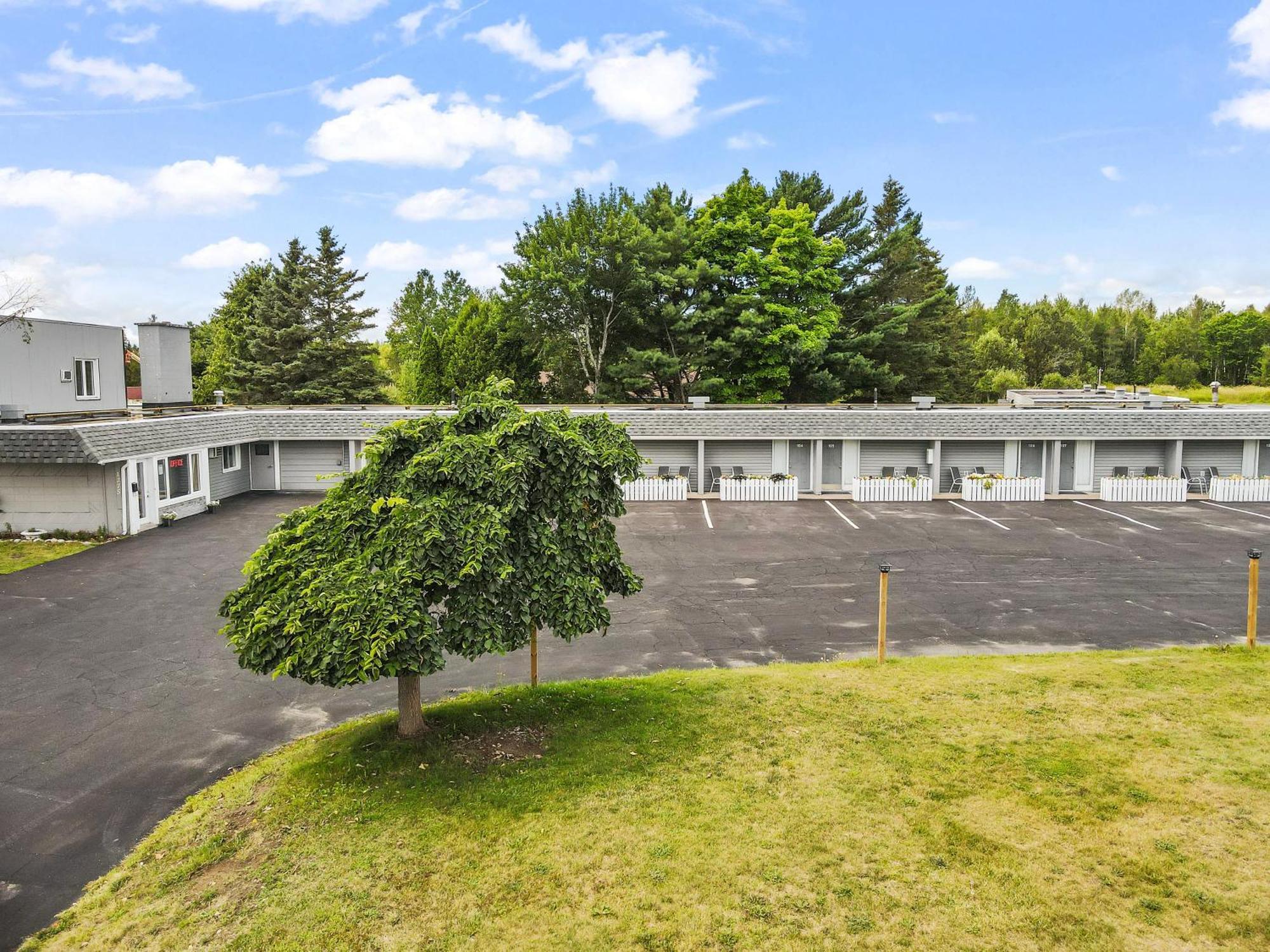 Ambassador Motel Sault Ste. Marie Exterior photo