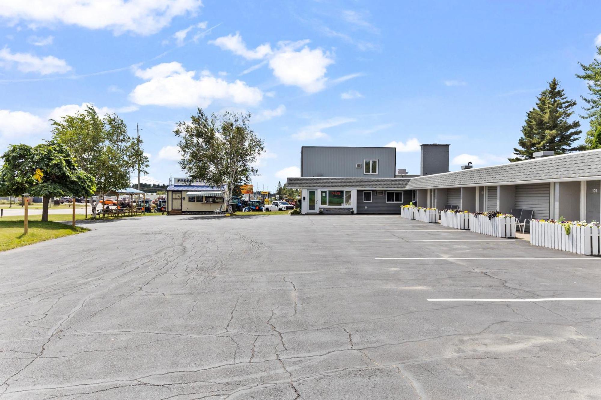 Ambassador Motel Sault Ste. Marie Exterior photo