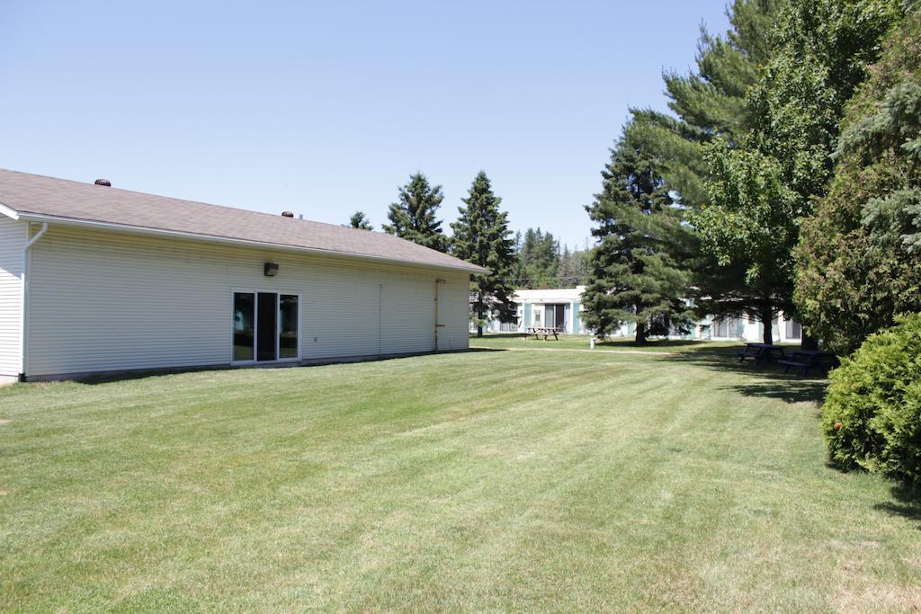Ambassador Motel Sault Ste. Marie Exterior photo