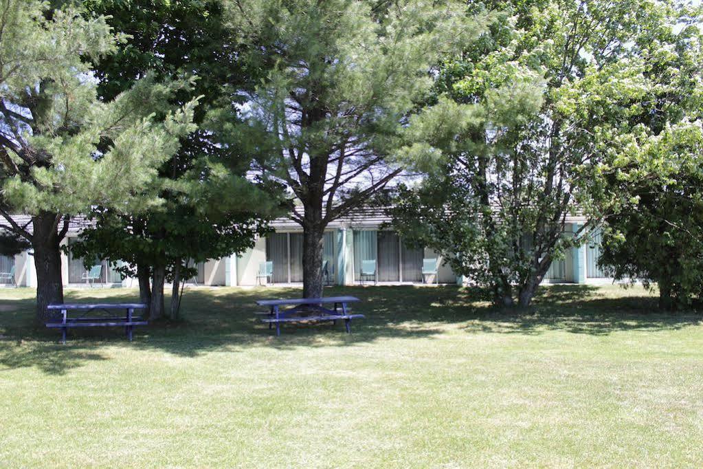 Ambassador Motel Sault Ste. Marie Exterior photo